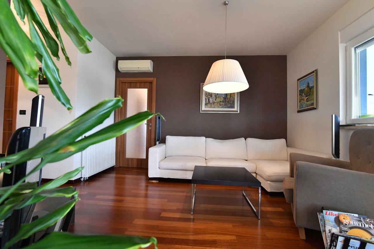 City Penthouse Vita พูลา ภายนอก รูปภาพ